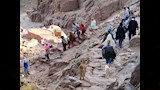 هبوط السائحين من الجبل 