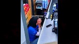 حقيقة فيديو بكاء كاشيرة في سوبر ماركت (1)