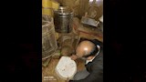 ضبط 1.5 طن بن مخلوط بالبسلة بمخزن غير مرخص بشبرا الخيمة (6)