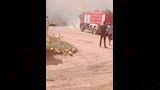 الدفع بسيارات اطفاء لاخماد حريق مزرعة الخير بالوادي الجديد