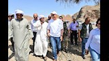 وزير الري يبحث مع أهالي مرسى علم الاستفادة من مياه السيول المحجوزة (2)