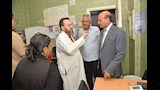 محافظ أسيوط يتفقد وحدتين صحيتين بمركز أسيوط (1)_1
