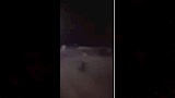 أهالي يرفعون تريلا بأيديهم قبل وقوع كارثة (6)