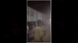 أهالي يرفعون تريلا بأيديهم قبل وقوع كارثة (8)