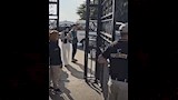 منع طالب من دخولة الكلية لارتدائه شبشب (4)