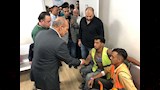 المحافظ يزور المصابين 
