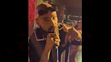 كردي اثناء تسجيل اغنية راب