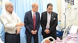 رئيس جامعة بني سويف يزور والد الطفل "محمد" بعد إنقاذه من جلطة بالمخ