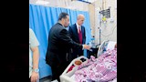 رئيس جامعة بني سويف يزور والد الطفل محمد بالمستشفى