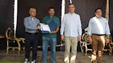 وزير الزراعة ومحافظ بني سويف يسلمان مزارعي إفوة عقود الأبقار المحسنة