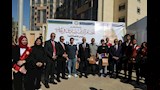 رئيس جامعة المنيا يستقبل الطلاب بالهدايا  (2)
