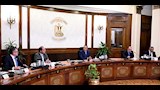 رئيس الوزراء يبحث استعدادات مؤتمر الشهر المقبل (2)