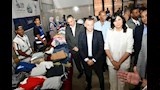 محافظ أسوان والسفيرة نبيلة مكرم يتفقدان ختام قوافل إيد واحدة (3)