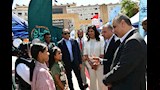 محافظ أسوان والسفيرة نبيلة مكرم يتفقدان ختام قوافل إيد واحدة (7)