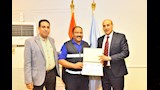 محافظ أسيوط يكرم 3 من رجال الإسعاف (5)_5