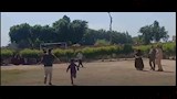 معلم يحمل تلميذًا من ذوي الهمم في سباق بقنا (3)
