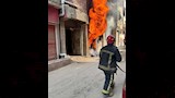 رجال الحماية المدنية في موقع الحريق 