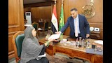 محافظ القليوبية يستجيب لاستغاثة سيدة ببنها (4)