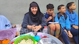 تربي 6 أبناء ببيع البلوظة والعمل بالحقول.. "أم أيمن": "عديت السبعين ولسه بشتغل" -فيديو وصور 