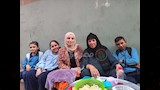 أم أيمن تُربي 6 أبناء وتواصل العمل بعد السبعين (2)