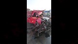السيارة الربع نقل تهشمت في الحادث 