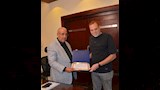 تكريم صراف بمحطة مترو كلية الزراعة بسبب آيفون (1)