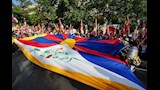 مظاهرات معارضة للرئيس الصيني أمام البيت الأبيض (1)