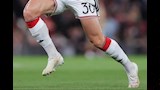 "بحجم بطاقة الائتمان.. لماذا يفضل نجوم الدوري الإنجليزي واقيات الساق الصغيرة؟