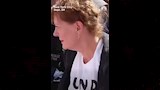 اعتقال سوزان سارندون بسبب تظاهرها ضد نتنياهو