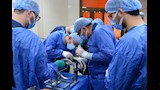 نجاح جراحة التحفيز العميق للمخ لشاب بجامعة أسيوط (3)