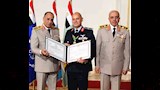 وزير الدفاع يكرم  عددًا من قادة القوات المسلحة بوسام الجمهورية (2)
