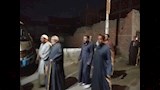 لحظة تقديم واجب العزاء