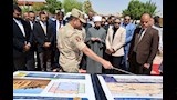 ممثل الهيئة الهندسية يشرح مشروع مسجد بيئي بالوادي الجديد