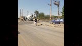أثناء مرور القطار.. سيارة خرسانة تقتحم مزلقان الشلال ببني سويف - صور