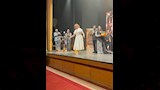 إلهام شاهين أثناء تكريمها في مهرجان روائع الإبداع الفني (8)