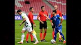 خلال مباراة أيرلندا والكيان الصهيوني (12)