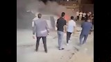 إنقاذ أسرة داخل سيارة