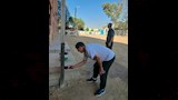 مدير التعليم الخاص بطامية يشارك في دهان المدرسة 
