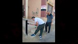 مدير التعليم الخاص بطامية يشارك في دهان المدرسة 