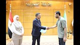 محافظ القليوبية يسلّم 12 عقد تقنين للمواطنين