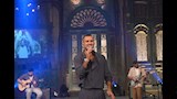 محمد الشرنوبي يغني
