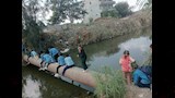 من لا يستطيع العبور مشيا يعبر الماسورة زاحفا_7