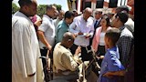 محافظ أسيوط يوجه بتوفير كرسي كهربائي لمسن من ذوي الهمم  (3)