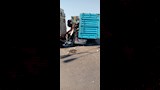تصادم سيارة نقل