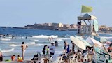 دقت أجراس المدارس .. النداء الأخير لعشاق شواطئ الإسكندرية- صور