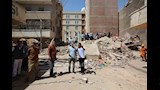محافظ المنيا يتابع حادث انهيار عقار عزبة شاهين (6)