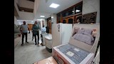 محافظ أسيوط يرسم البسمة على وجه عروس من الأولى بالرعاية ويهديها جهازًا متكاملًا لمساندتها في بداية حياتها (4)