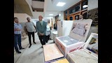 محافظ أسيوط يرسم البسمة على وجه عروس من الأولى بالرعاية ويهديها جهازًا متكاملًا لمساندتها في بداية حياتها (6)