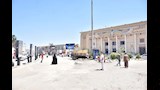 محافظ الأقصر يترك موكبه لعدم تعطيل المرور (4)