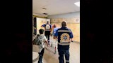 والد الطفل محمد رجب يعود إلى منزله برفقة رجال الإسعاف (2)